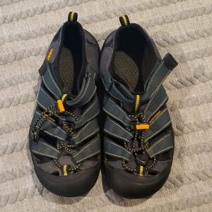 Keen Big Kids Newport H2 Waterproof Unisex Hiking Water Shoes EUC Sz 4